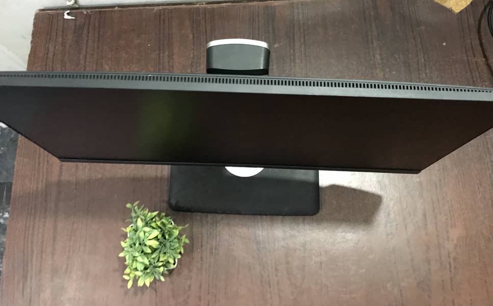 23 inches Borderless LCD 1080p Resolution with 180° Rotate Stand 6