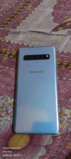 Samsung S10 5g single sim hain. . . . 8/256
