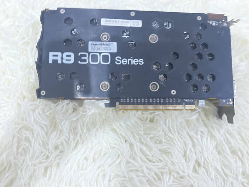 AMD R9 370 4GB DDR5 256 BITS GRAPHICS CARD FOR URGENT SALE 9