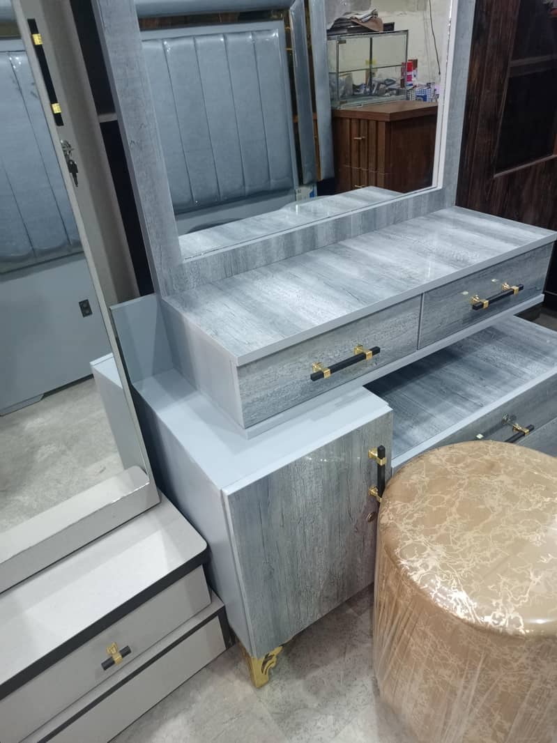 Dressing table. . . fresh n new not using yet. . 4