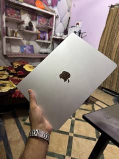 Apple Macbook M2 AIR