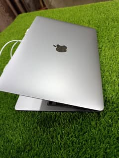 Apple Laptop,Macbook pro 2020,Core i5,13 inch,16GB RAM,256GB SSD