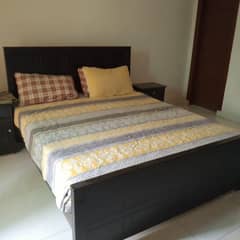 SELLING KING SIZE HEAVY BED URGENTLY