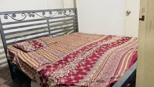 Full size bed