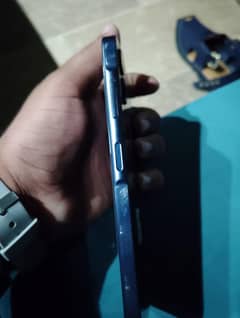 1 month be used ni hui  bill or box ka sath ha phone