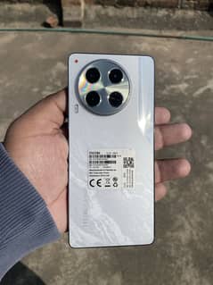 Tecno camon 30
