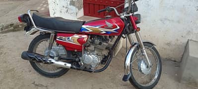 Honda 125. . . . Red 20/25  New registration