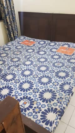 Single bed with Mattress