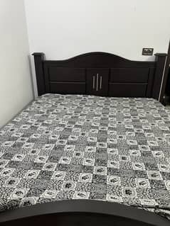 Queen size bed with mattress