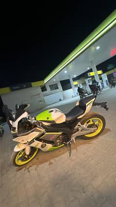Yahama r1 replica