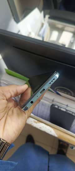 Oppo F15 with 8GB Ram and 256GB Rom