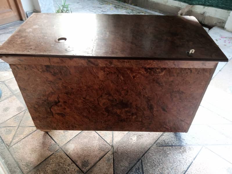 DURABLE COMPUTER TABLE. JUST BUY AND ENJOY 1