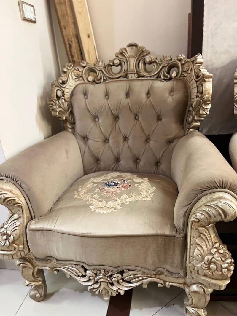 5 seater sofa set WITH TABLES 1