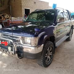 Hilux pickup original color hai  thori si side touchup hai Baki sari
