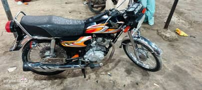 Honda 125 bilkul new condition ma ha urgent sell  03090899404