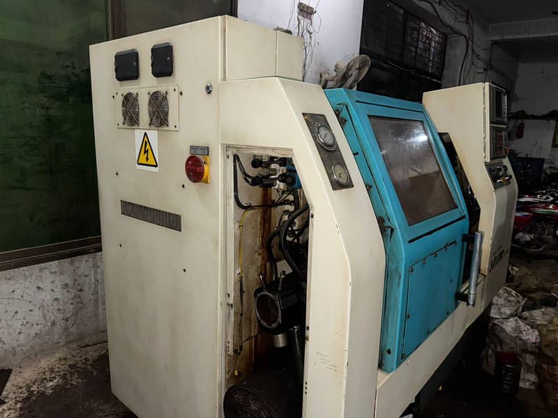 CNC LATHE MACHINE 1996 MODEL 4
