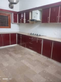 Gulshan-e-Iqbal - Block 9 Upper Portion For rent Sized 600 Square Yards