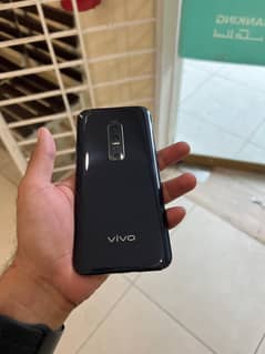 vivo V7 pro 8gb,,128gb condition 10-10 full box