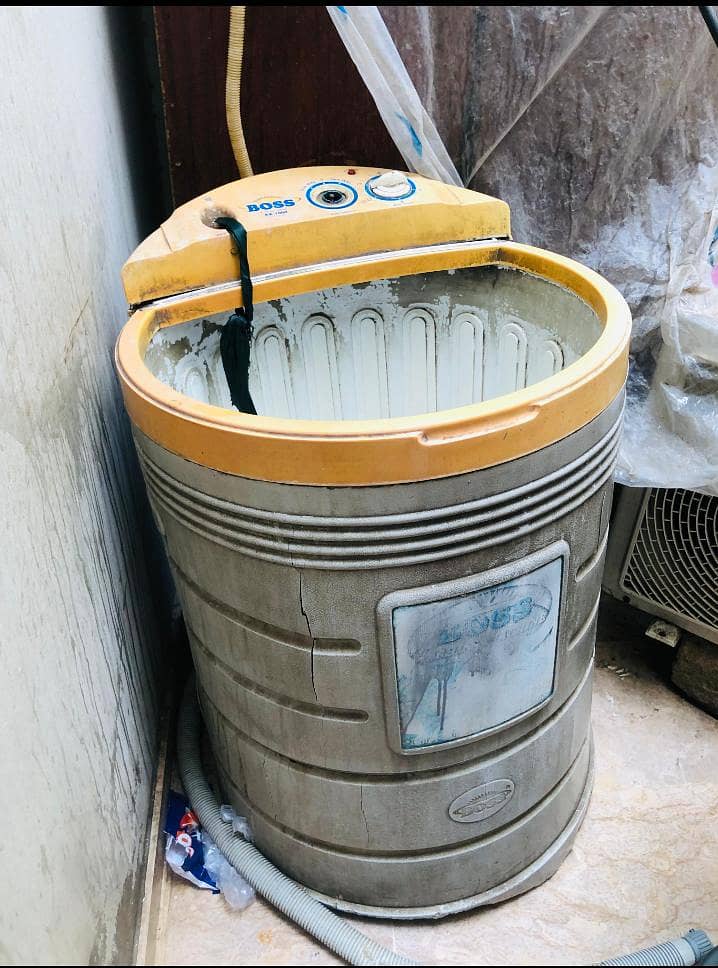 Washing machine in running condition 0