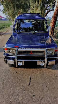 Mitsubishi Pajero 1990