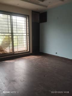 10marla house in Johar town near emporium