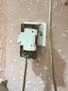 AC is not working condition 10/7 service ki zarrorat Hai ye
