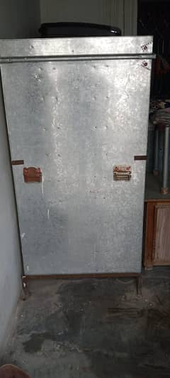 Bharola with free stand for sale capicity 12 Man New Condition