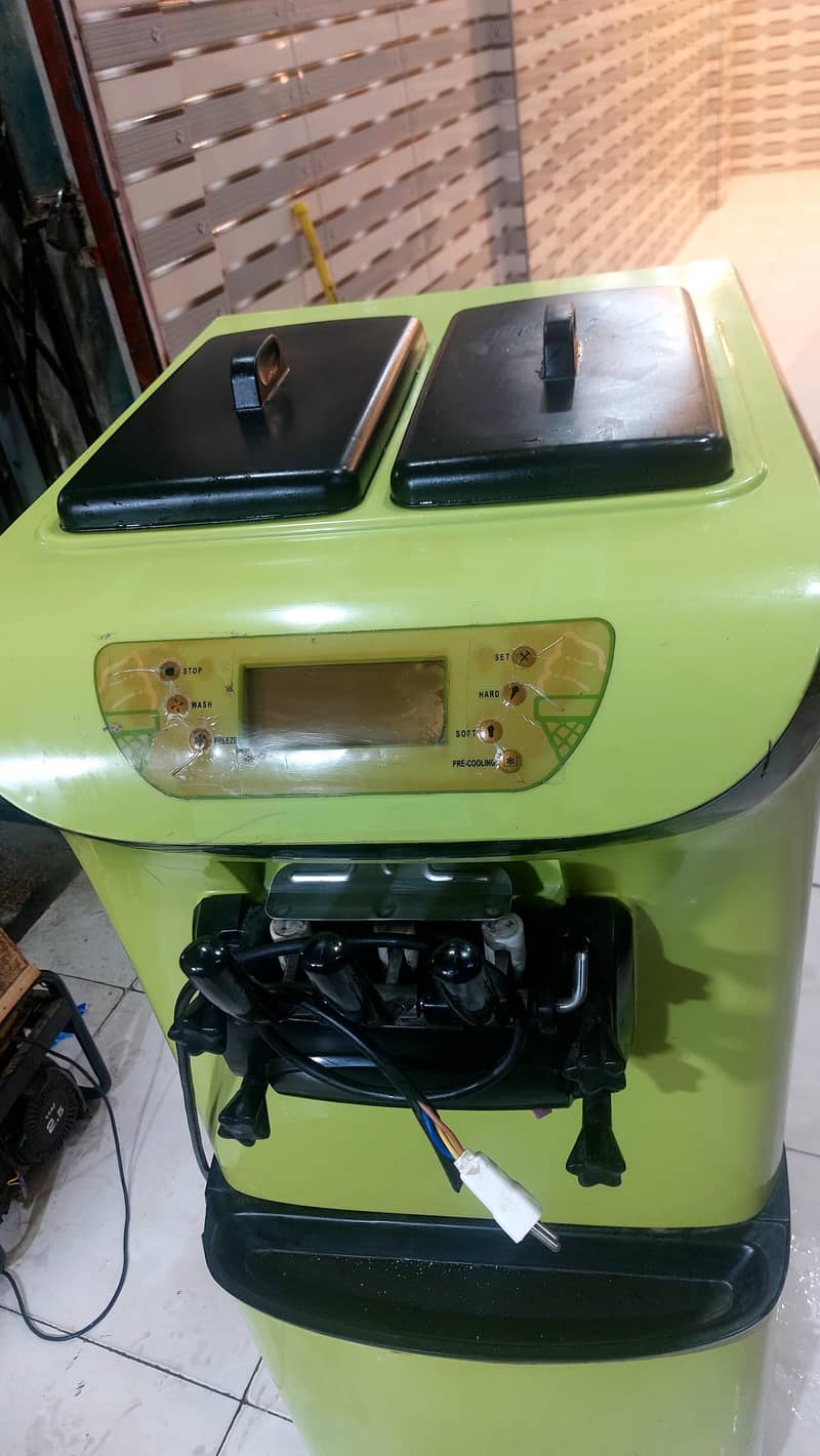 Digital Display Soft Ice Cream Machine 1