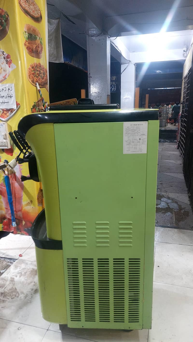 Digital Display Soft Ice Cream Machine 4