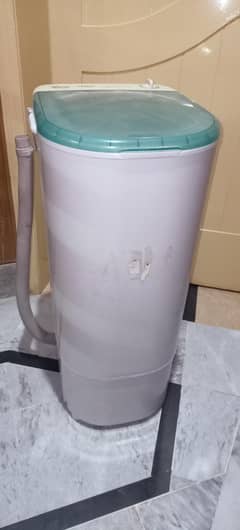 Dryer/Spinner Machine in Excellent Condition with Free Cover