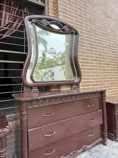 Wood dresser with 2 side tables
