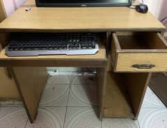 Computer table