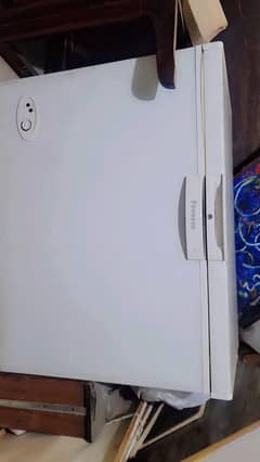Freezaer in fresh condition Without any Damage and fully Working.