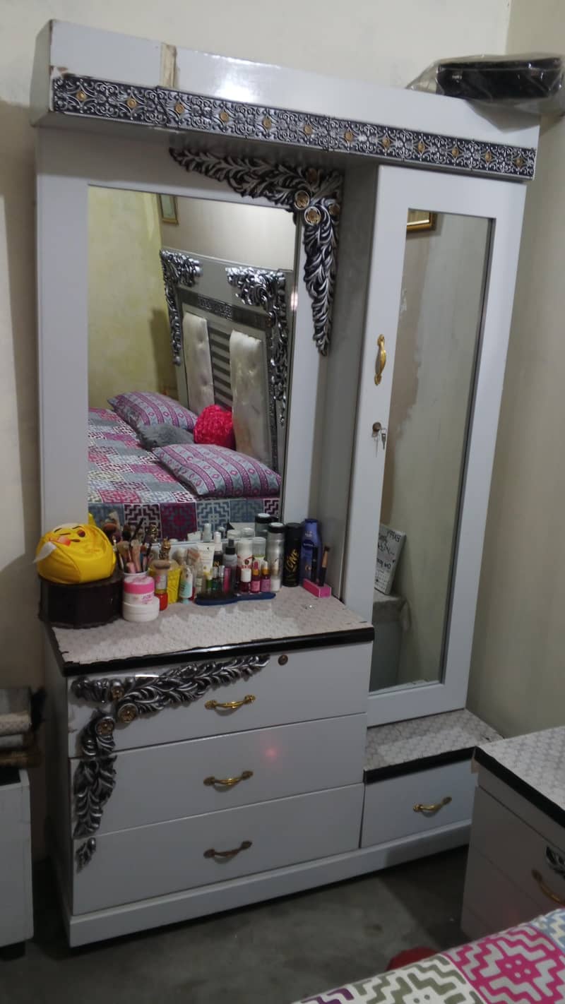 All furniture Bed with 2 side tables dressing table show case 2