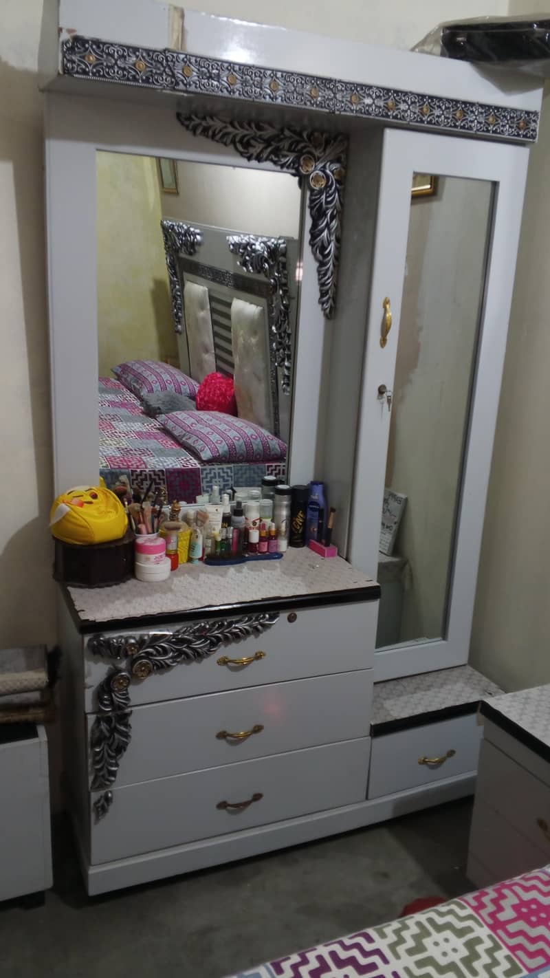 All furniture Bed with 2 side tables dressing table show case 3