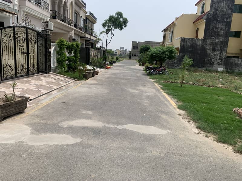 Ideal Residential Plot For Sale In Royal Residencia - Block D 6