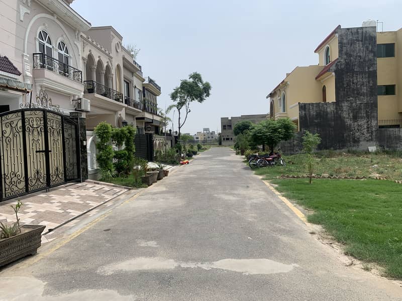 Ideal Residential Plot For Sale In Royal Residencia - Block D 8