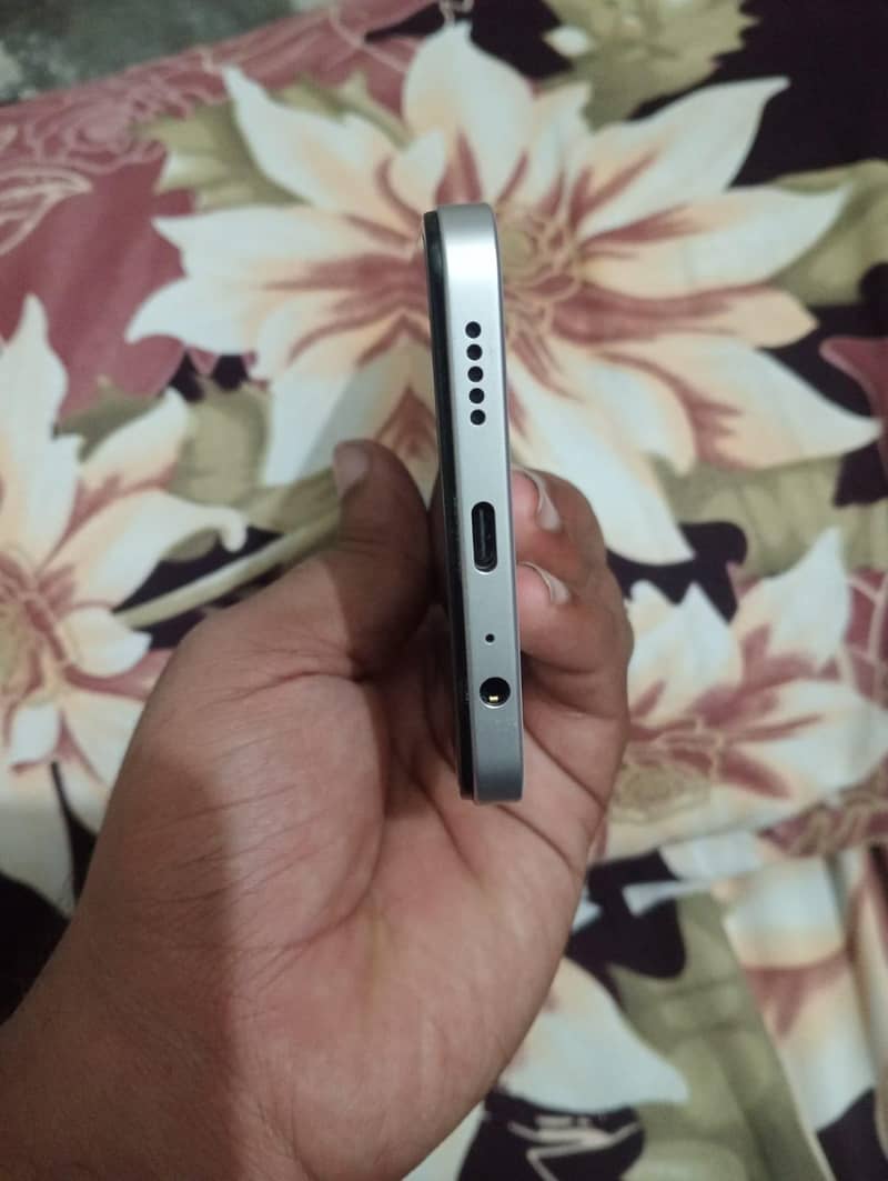 vivo y19s all ok condition 10/10  just 2 month use in  varnty 2