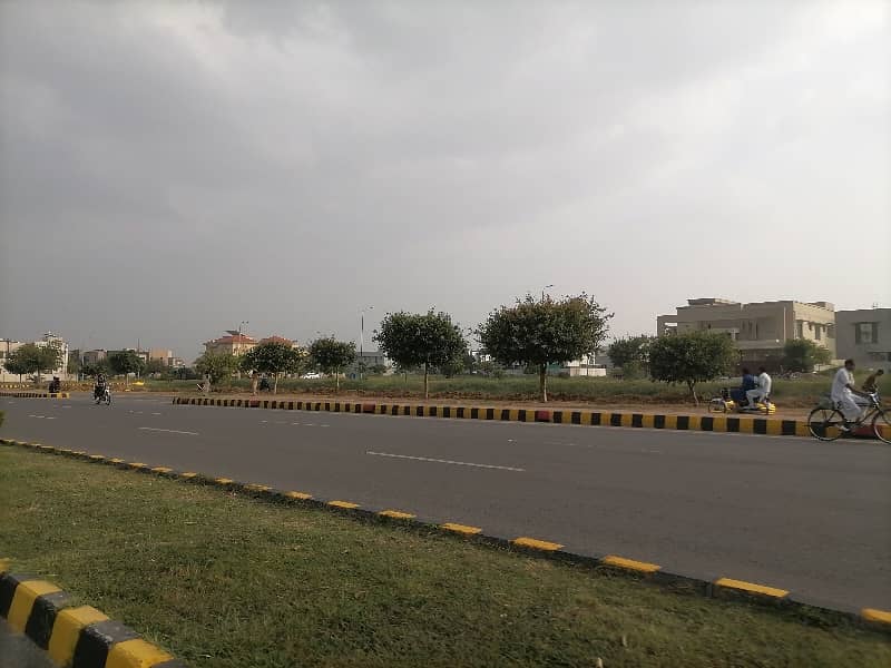 Spacious Residential Plot Is Available For sale In Ideal Location Of DHA Phase 8 - Block U 7