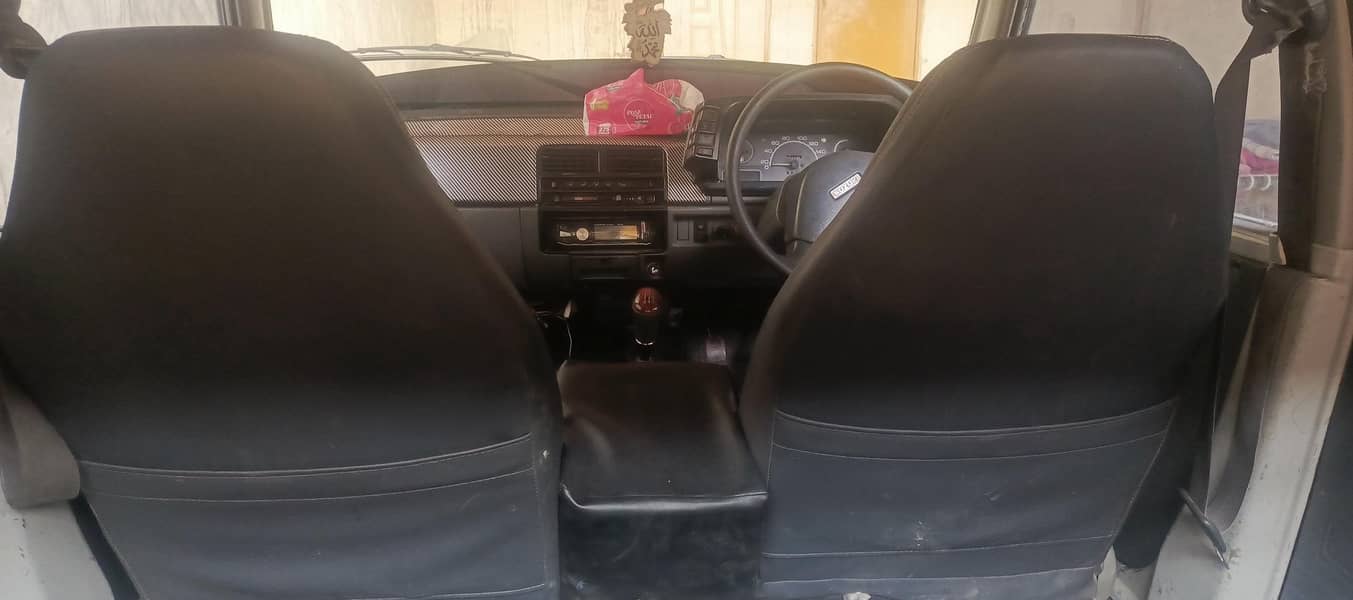 گاڑی بہت اچھی ہےاندر سے ٹوٹل جینین ہے 4