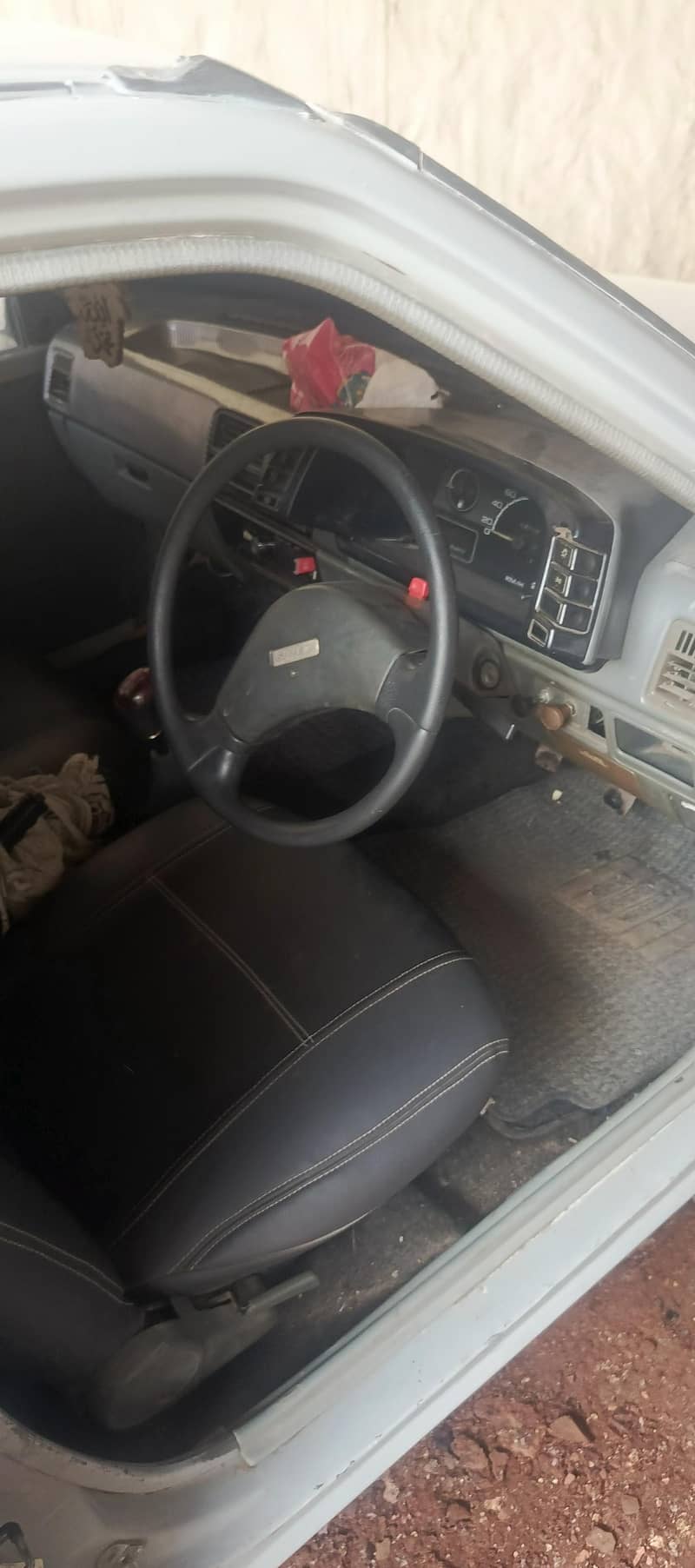 گاڑی بہت اچھی ہےاندر سے ٹوٹل جینین ہے 5