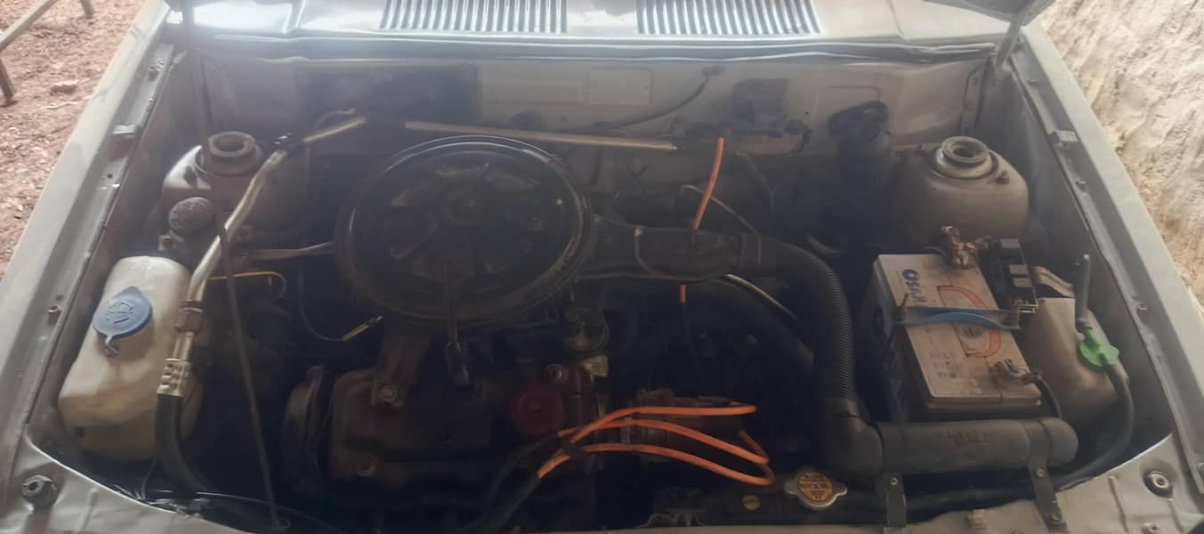 گاڑی بہت اچھی ہےاندر سے ٹوٹل جینین ہے 7