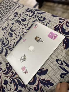 MacBook Air (2017) | Fast, Reliable & Lightweight – Urgent Sale