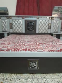 Bed and dressing table with moltey foam