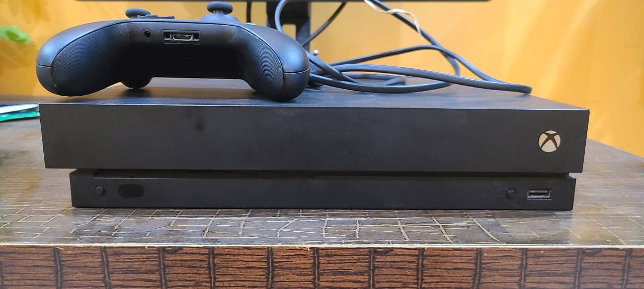 Xbox One X 2