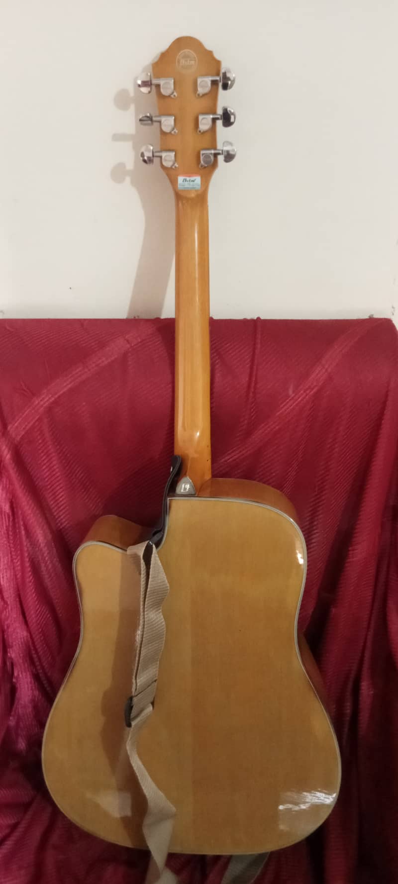Osten Guitar with Bag and Extra Strings Included 1