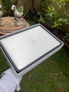 MacBook Air 2017 With Full Box
