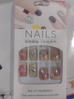 nails