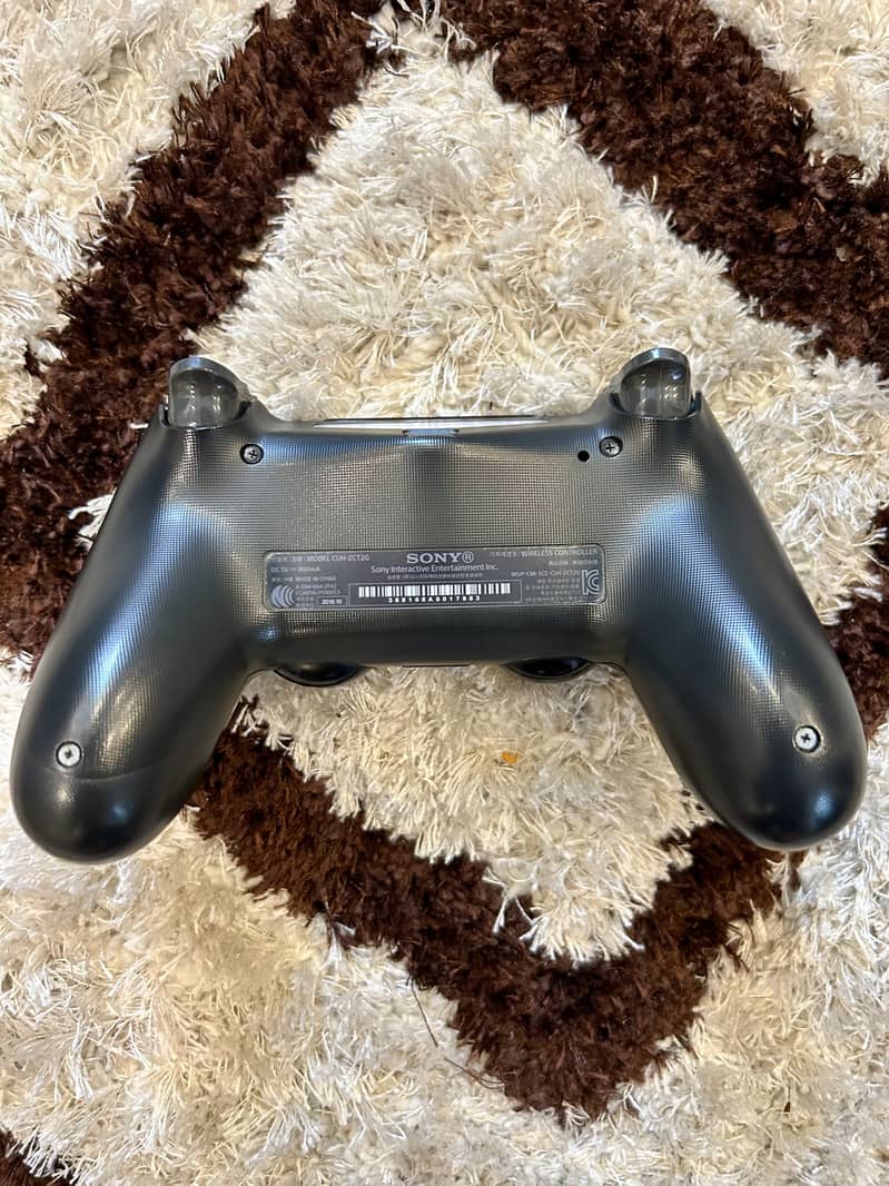 PS4 Orignal Controller with Free 2 Covers & Thumb Grips 2