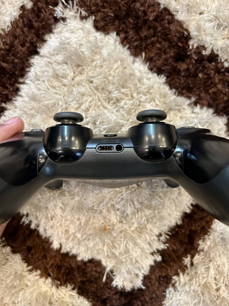 PS4 Orignal Controller with Free 2 Covers & Thumb Grips 5
